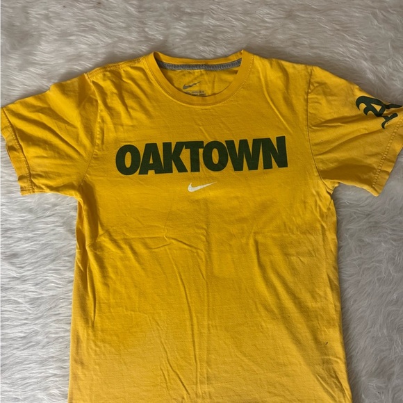 Nike OAKTOWN Yellow men’s Graphic Tee small - Picture 1 of 4